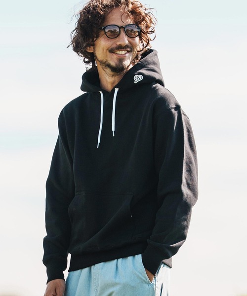 1minute 1second(ワンミニットワンセカンド)の「mpa4004-12oz heavy weight hoodie with heart patch パーカー(1M26H210)(パーカー・メンズ・ブラック/ブラック×ピンク/ホワイト・S/M/L/XL)」の12枚目の写真