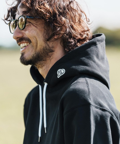 1minute 1second(ワンミニットワンセカンド)の「mpa4004-12oz heavy weight hoodie with heart patch パーカー(1M26H210)(パーカー・メンズ・ブラック/ブラック×ピンク/ホワイト・S/M/L/XL)」の13枚目の写真