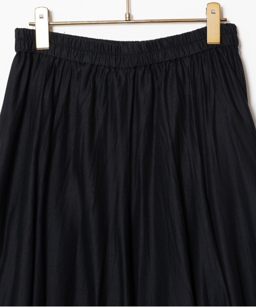 mizuiroind（ミズイロインド）の「[mizuiro ind/ミズイロインド] ボリュームフレアロングスカート（スカート・レディース・ブラック/オフホワイト・F）」の22枚目の写真