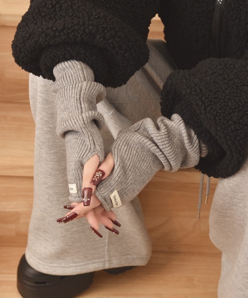 VIBGYOR Women（ヴィブジョー　ウィメン）の「【float】《推し活/推しカラー/メンカラ》リブニット デザイン アームカバー/アームウォーマー【12色展開】（アームカバー・レディース・パープル/ホワイト/ブラウン/ピンク/レッド/ブラック/グレー/ブルー/ベージュ/グリーン・FREE）」の3枚目の写真