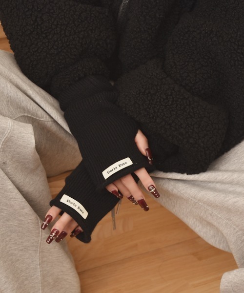 VIBGYOR Women（ヴィブジョー　ウィメン）の「【float】《推し活/推しカラー/メンカラ》リブニット デザイン アームカバー/アームウォーマー【12色展開】（アームカバー・レディース・パープル/ホワイト/ブラウン/ピンク/レッド/ブラック/グレー/ブルー/ベージュ/グリーン・FREE）」の2枚目の写真