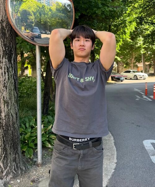 HEUTE(ホイテ)の「HET CURVE WIDE DENIM (GREY)(デニムパンツ・メンズ・グレー・MEDIUM/LARGE)」の3枚目の写真
