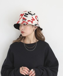 crossi（クロッシー）の「ぼかし英字柄バケットハット（ハット）」