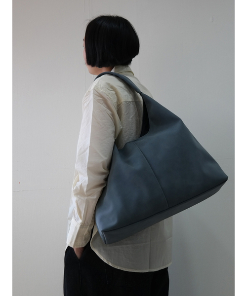 meetmetmeet（ミートメットミート）の「figure suede navy（ショルダーバッグ・メンズ・その他・FREE）」の2枚目の写真