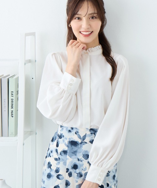 alotta(アロッタ)の「前後2WAYフリル衿ブラウス(シャツ/ブラウス・レディース・ホワイト/ライトグレー・M/L/LL/3L)」の1枚目の写真