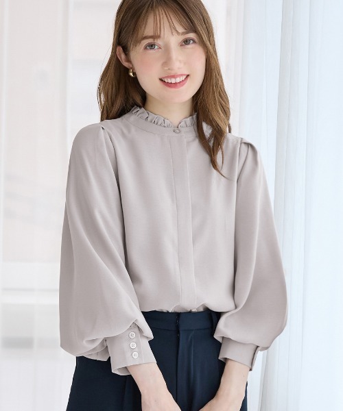 alotta(アロッタ)の「前後2WAYフリル衿ブラウス(シャツ/ブラウス・レディース・ホワイト/ライトグレー・M/L/LL/3L)」の2枚目の写真