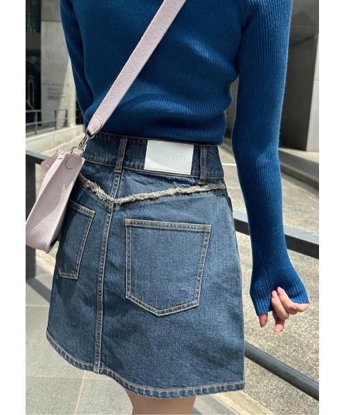 LUDICRUM(ルーディクルム)の「LD Back fringe denim skirt(デニムスカート・レディース・ブラック/ブルー・XS/S/M)」の2枚目の写真