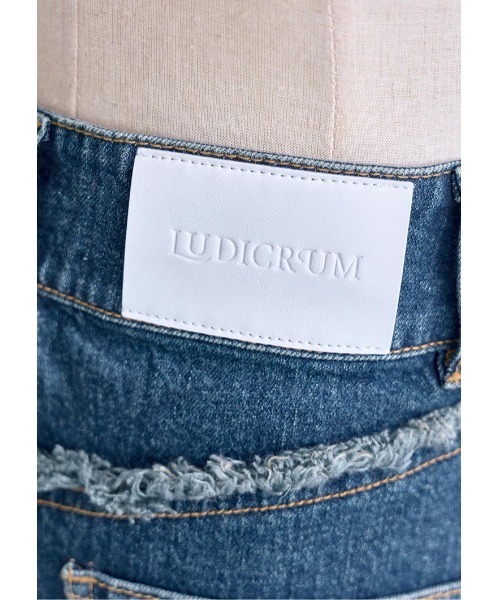 LUDICRUM(ルーディクルム)の「LD Back fringe denim skirt(デニムスカート・レディース・ブラック/ブルー・XS/S/M)」の21枚目の写真