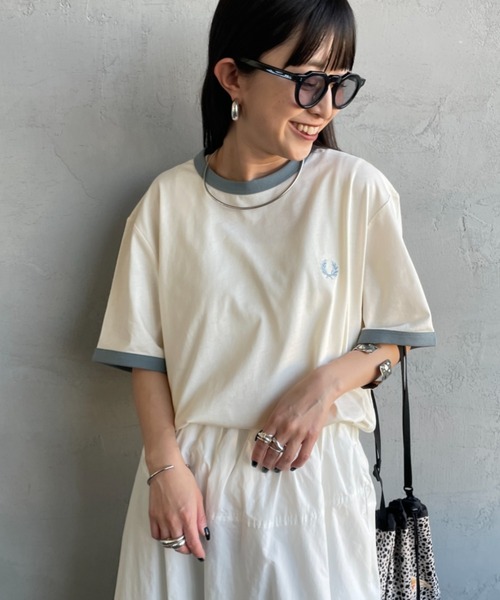 FRED PERRY（フレッドペリー）の「[FRED PERRY/フレッドペリー] 別注 ワンポイントロゴ刺繍 リンガーTシャツ（Tシャツ/カットソー・レディース・キャメル/オートミール/キナリ/ブラック・XS/XL/L/M/S）」の9枚目の写真