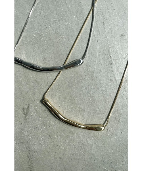 marjour（マージュール）の「NUANCE BAR SLIDER NECKLACE（ネックレス・レディース・シルバー/ゴールド・FREE）」の3枚目の写真