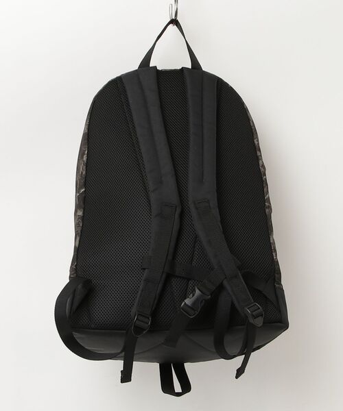 Champion(チャンピオン)の「【Champion/チャンピオン】直営限定コレクション メンズ デイパック(バックパック/リュック・メンズ・ブラック系その他/ブラウン系その他・FREE)」の3枚目の写真