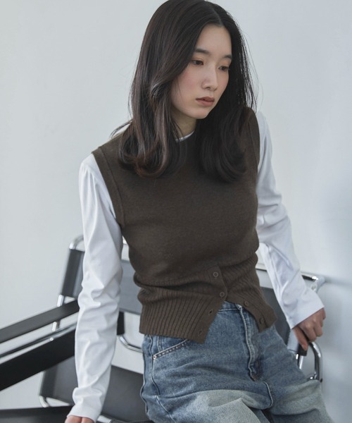 feepur（フェピュール）の「【ハンドウォッシャブル】ヘムボタンニットベスト（ベスト・レディース・ブラック/アイボリー/ブラウン/グレー・MEDIUM）」の4枚目の写真