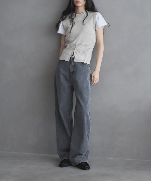 feepur（フェピュール）の「【ハンドウォッシャブル】ヘムボタンニットベスト（ベスト・レディース・ブラック/アイボリー/ブラウン/グレー・MEDIUM）」の5枚目の写真