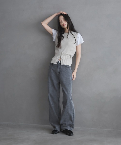 feepur（フェピュール）の「【ハンドウォッシャブル】ヘムボタンニットベスト（ベスト・レディース・ブラック/アイボリー/ブラウン/グレー・MEDIUM）」の11枚目の写真