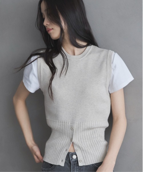feepur（フェピュール）の「【ハンドウォッシャブル】ヘムボタンニットベスト（ベスト・レディース・ブラック/アイボリー/ブラウン/グレー・MEDIUM）」の16枚目の写真