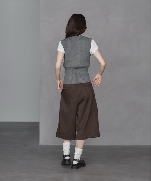 feepur（フェピュール）の「【ハンドウォッシャブル】ヘムボタンニットベスト（ベスト・レディース・ブラック/アイボリー/ブラウン/グレー・MEDIUM）」の20枚目の写真