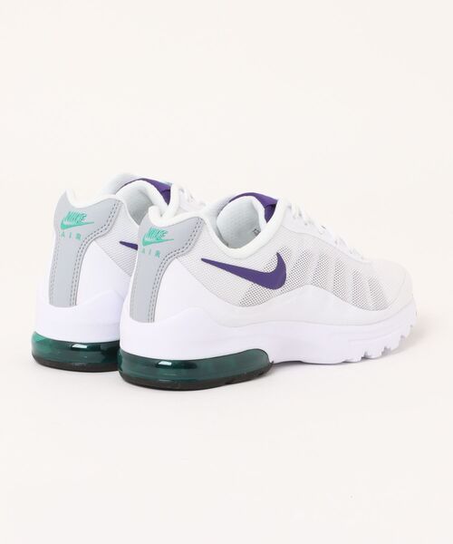 NIKE(ナイキ)の「《NIKE》ウィメンズ エア マックス インビガー(スニーカー・レディース・ホワイト×パープル/ダークグレー/パープル系その他/グレー系その他・25.0cm/24.5cm/24.0cm/23.5cm/23.0cm/22.5cm)」の5枚目の写真