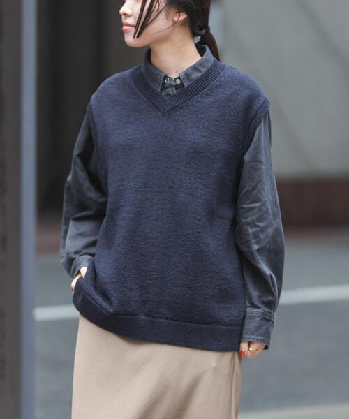 FORK&SPOON（フォークアンドスプーン）の「FORK&SPOON　テープヤーンVネックニットベスト（ベスト・レディース・アイボリー/ネイビー・1）」の2枚目の写真