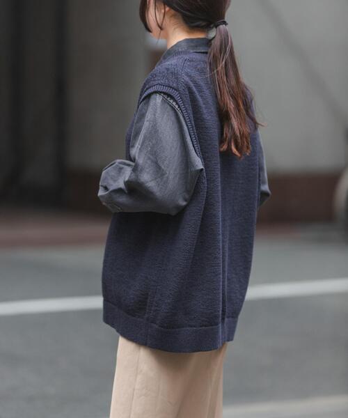 FORK&SPOON（フォークアンドスプーン）の「FORK&SPOON　テープヤーンVネックニットベスト（ベスト・レディース・アイボリー/ネイビー・1）」の4枚目の写真