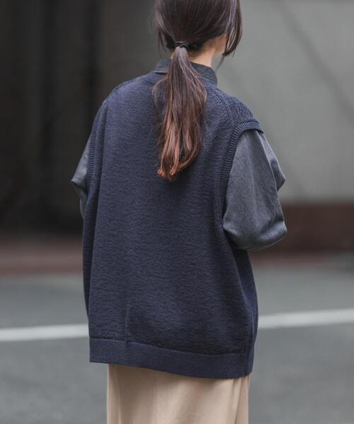 FORK&SPOON（フォークアンドスプーン）の「FORK&SPOON　テープヤーンVネックニットベスト（ベスト・レディース・アイボリー/ネイビー・1）」の5枚目の写真