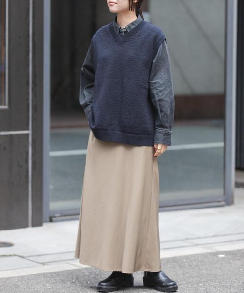 FORK&SPOON（フォークアンドスプーン）の「FORK&SPOON　テープヤーンVネックニットベスト（ベスト・レディース・アイボリー/ネイビー・1）」の8枚目の写真