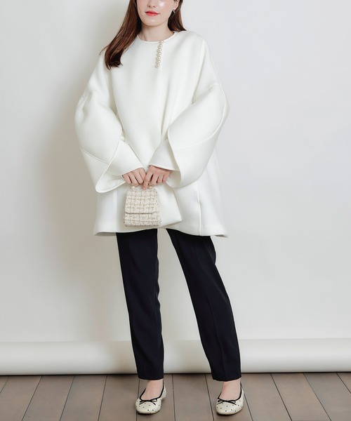 PICCIN PERLA（ピッチンペルラ）の「3Dスリーブパールダンボールコート（ノーカラーコート・レディース・オフホワイト/ブラック・M）」の7枚目の写真