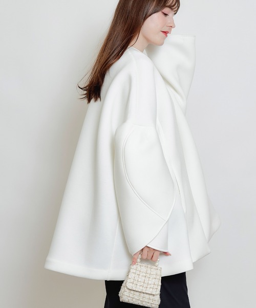 PICCIN PERLA（ピッチンペルラ）の「3Dスリーブパールダンボールコート（ノーカラーコート・レディース・オフホワイト/ブラック・M）」の6枚目の写真