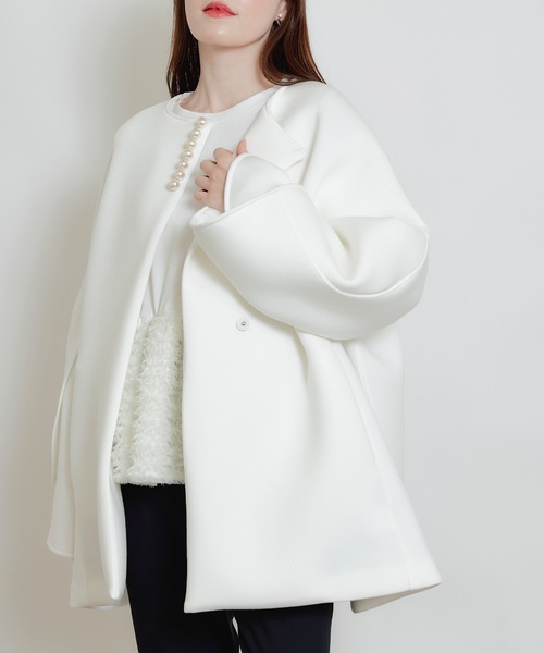 PICCIN PERLA（ピッチンペルラ）の「3Dスリーブパールダンボールコート（ノーカラーコート・レディース・オフホワイト/ブラック・M）」の11枚目の写真