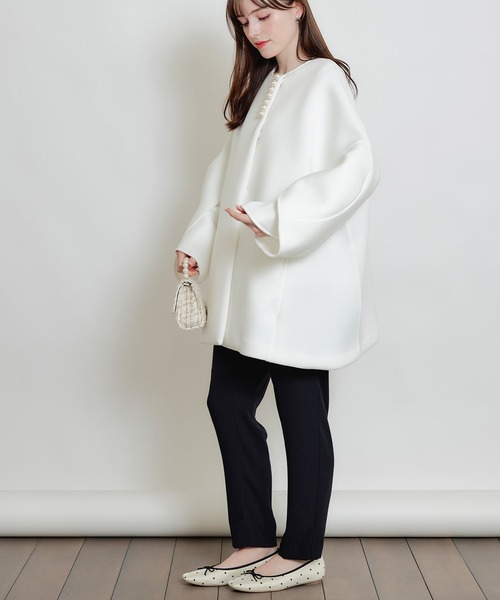 PICCIN PERLA（ピッチンペルラ）の「3Dスリーブパールダンボールコート（ノーカラーコート・レディース・オフホワイト/ブラック・M）」の8枚目の写真
