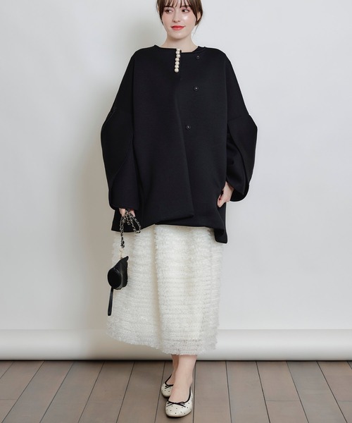 PICCIN PERLA（ピッチンペルラ）の「3Dスリーブパールダンボールコート（ノーカラーコート・レディース・オフホワイト/ブラック・M）」の16枚目の写真