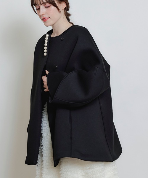 PICCIN PERLA（ピッチンペルラ）の「3Dスリーブパールダンボールコート（ノーカラーコート・レディース・オフホワイト/ブラック・M）」の13枚目の写真