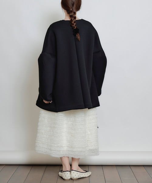 PICCIN PERLA（ピッチンペルラ）の「3Dスリーブパールダンボールコート（ノーカラーコート・レディース・オフホワイト/ブラック・M）」の18枚目の写真