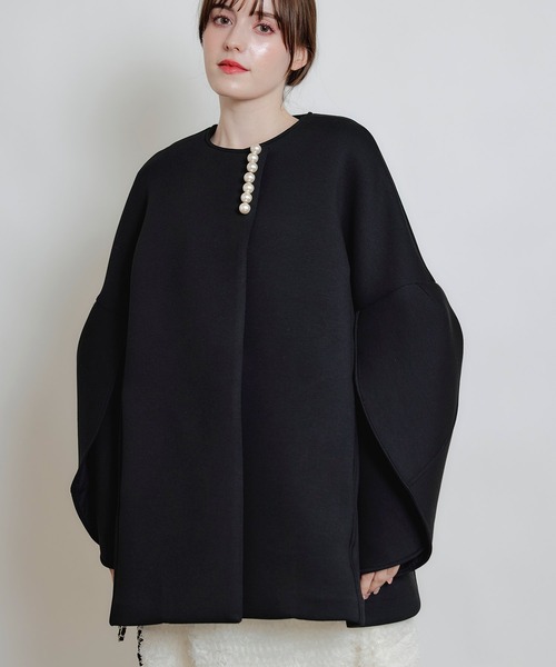 PICCIN PERLA（ピッチンペルラ）の「3Dスリーブパールダンボールコート（ノーカラーコート・レディース・オフホワイト/ブラック・M）」の19枚目の写真