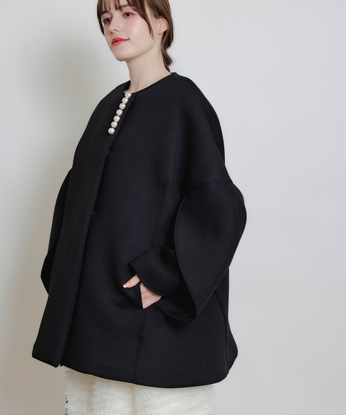 PICCIN PERLA（ピッチンペルラ）の「3Dスリーブパールダンボールコート（ノーカラーコート・レディース・オフホワイト/ブラック・M）」の20枚目の写真