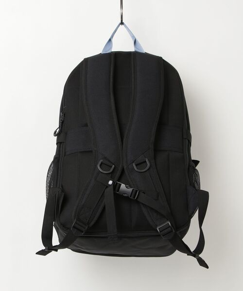 OUTDOOR PRODUCTS（アウトドアプロダクツ）の「軽量 大容量バックパック 32L（バックパック/リュック・レディース・ブラック×ホワイト/ピンク/ブルー/ブラック・FREE）」の20枚目の写真