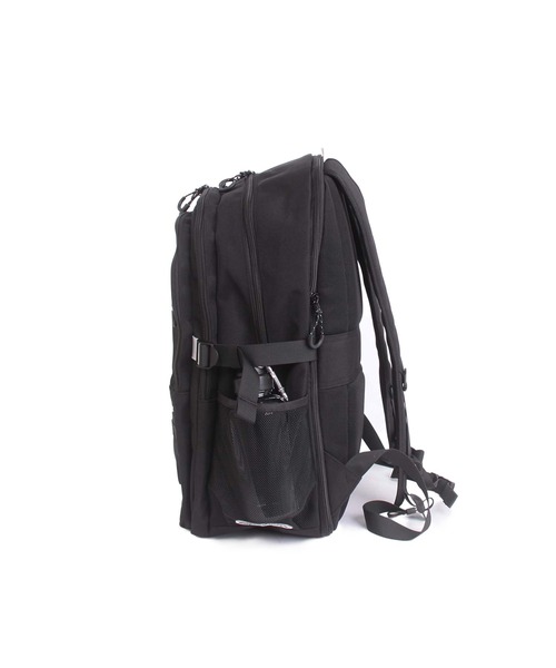 OUTDOOR PRODUCTS（アウトドアプロダクツ）の「軽量 大容量バックパック 32L（バックパック/リュック・レディース・ブラック×ホワイト/ピンク/ブルー/ブラック・FREE）」の7枚目の写真