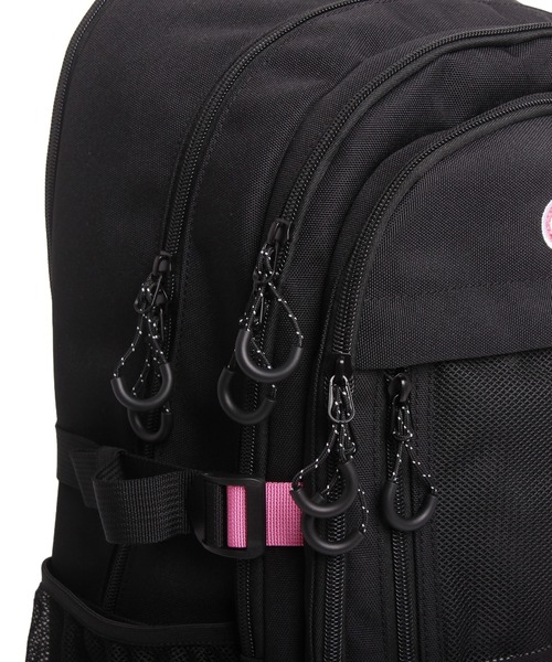 OUTDOOR PRODUCTS（アウトドアプロダクツ）の「軽量 大容量バックパック 32L（バックパック/リュック・レディース・ブラック×ホワイト/ピンク/ブルー/ブラック・FREE）」の8枚目の写真