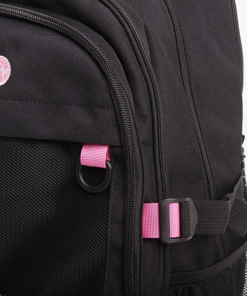 OUTDOOR PRODUCTS（アウトドアプロダクツ）の「軽量 大容量バックパック 32L（バックパック/リュック・レディース・ブラック×ホワイト/ピンク/ブルー/ブラック・FREE）」の9枚目の写真