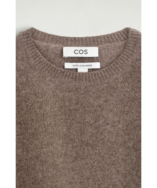 COS（コス）の「カシミヤケープ（ニット/セーター・レディース・ブラウン系その他・XS/S/M/L）」の8枚目の写真