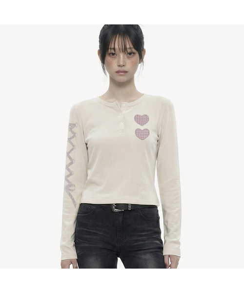 GRAVER（グレーバー）の「[ユニセックス]DOLLS - M ヘンリーネックロングスリーブTシャツ_2カラー（Tシャツ/カットソー・レディース・チャコールグレー/Beige・MEDIUM）」の2枚目の写真