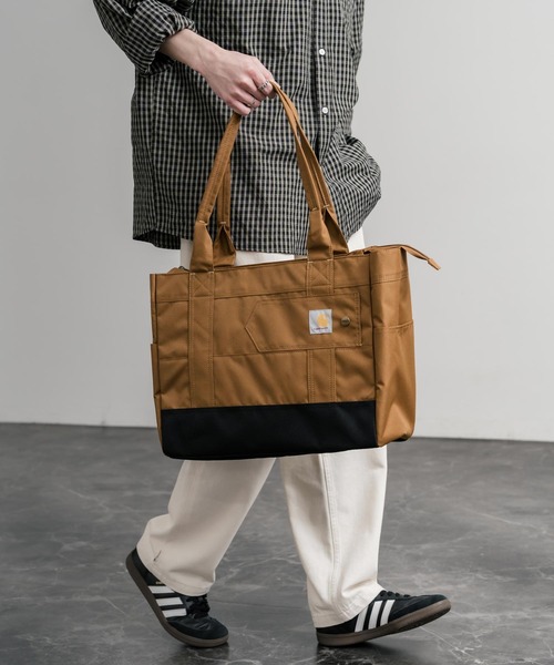 Carhartt（カーハート）の「Carhartt カーハート Horizontal Zip Tote/ホリゾンタルジップ横型トートバッグ（トートバッグ・メンズ・ブラウン/ブラック・FREE）」の10枚目の写真