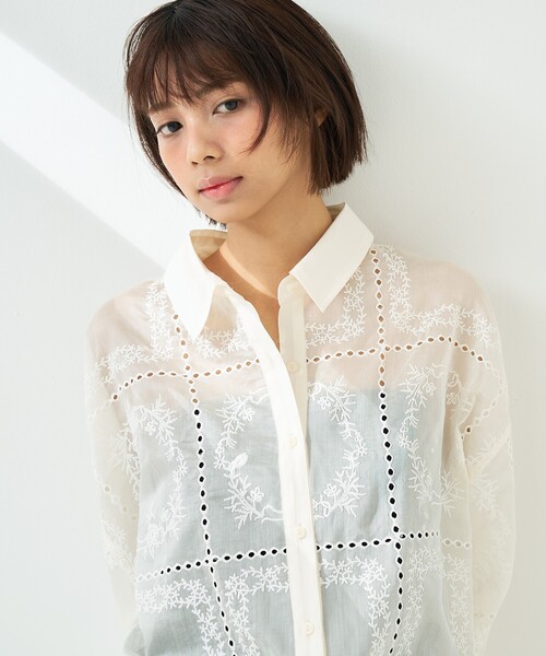 abahouse mavie（アバハウスマヴィ）の「【シアー素材】総レースクレリックシャツ/春服/レイヤード/透け感/大人フェミニン（シャツ/ブラウス・レディース・アイボリー・フリー）」の6枚目の写真