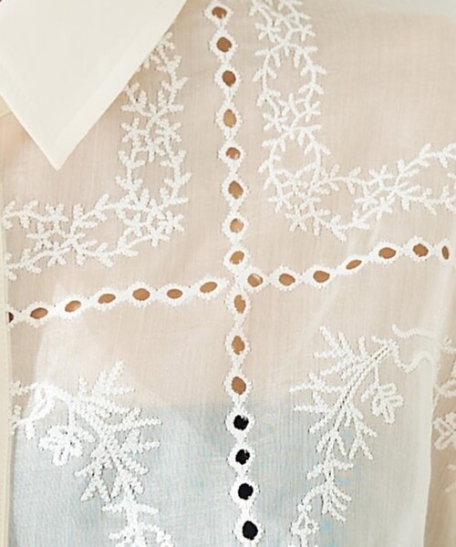 abahouse mavie（アバハウスマヴィ）の「【シアー素材】総レースクレリックシャツ/春服/レイヤード/透け感/大人フェミニン（シャツ/ブラウス・レディース・アイボリー・フリー）」の3枚目の写真