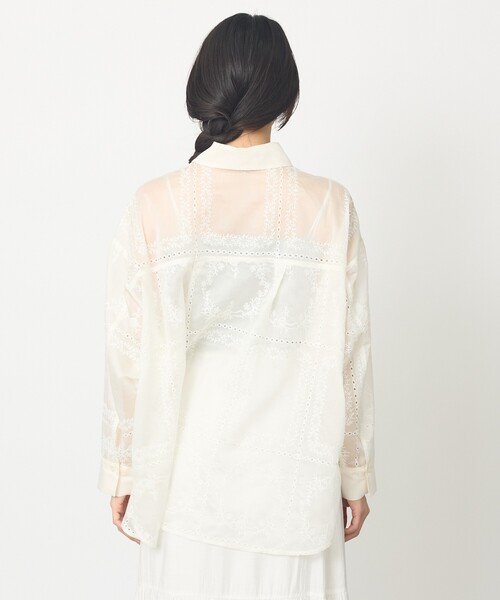 abahouse mavie(アバハウスマヴィ)の「【シアー素材】総レースクレリックシャツ/春服/レイヤード/透け感/大人フェミニン(シャツ/ブラウス・レディース・アイボリー・フリー)」の12枚目の写真