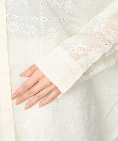 abahouse mavie(アバハウスマヴィ)の「【シアー素材】総レースクレリックシャツ/春服/レイヤード/透け感/大人フェミニン(シャツ/ブラウス・レディース・アイボリー・フリー)」の15枚目の写真