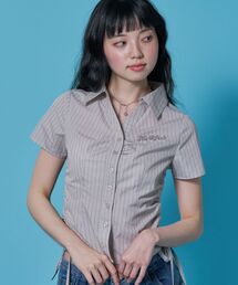 SEQUENZ（シークエンズ）の「【sqnz（エスキュンズ）】sqnz shearing stripe shirts / シャツ 半袖 刺繍 レディース レギュラーカラー シャーリング（シャツ/ブラウス）」