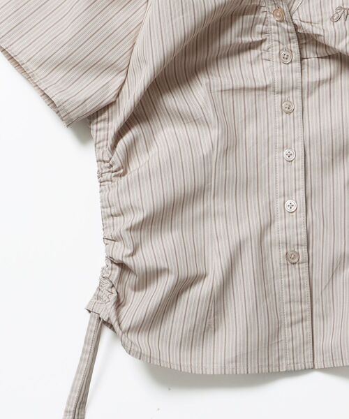SEQUENZ(シークエンズ)の「※WEB限定 / シャーリング / レディースストライプ半袖シャツ / sqnzshearing stripe shirts(シャツ/ブラウス・レディース・ライトブルー/ベージュ/ピンク・SMALL/MEDIUM)」の8枚目の写真