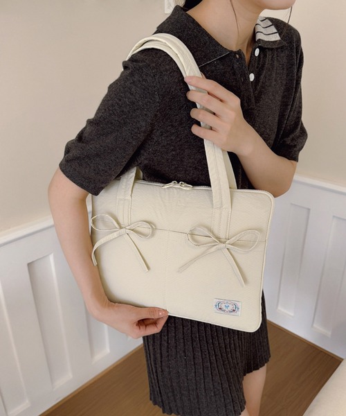 aimoha（アイモハ）の「【aimoha HOME】仕事も私服も　やさしくつなぐPCバッグ（PC・タブレットケース・レディース・オフホワイト・FREE）」の4枚目の写真