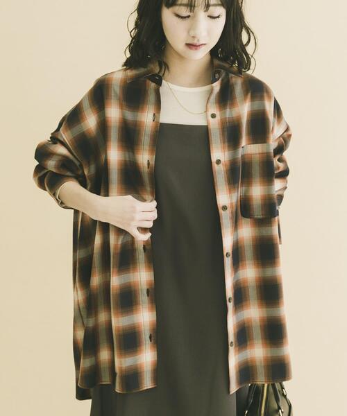 ITEMS URBANRESEARCH（アイテムズ アーバンリサーチ）の「オーバーサイズチェックシャツ（シャツ/ブラウス・レディース・ブラック/ベージュ/オレンジ・FREE）」の3枚目の写真