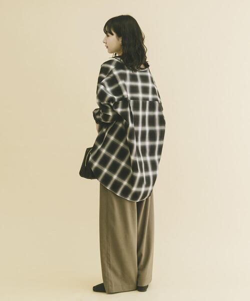 ITEMS URBANRESEARCH（アイテムズ アーバンリサーチ）の「オーバーサイズチェックシャツ（シャツ/ブラウス・レディース・ブラック/ベージュ/オレンジ・FREE）」の11枚目の写真